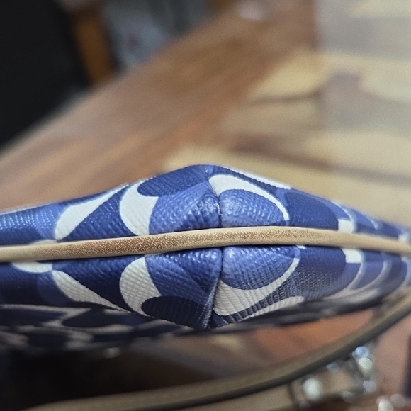 Coach Peyton Dream C Go-Go Wristlet. - Picture 5 of 10